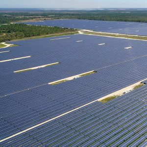 Babcock Ranch hosts 150 MW of solar capacity over 870 acres of land in addition to a 10-MW/40-MWh battery that can power 10,000 homes for four hours.