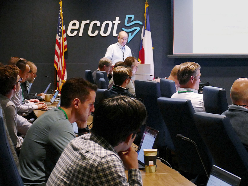 TAC members listen to an ERCOT staff presentation. 